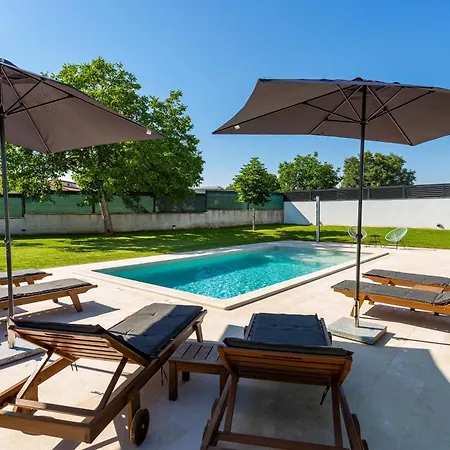 Anavi Mit Privatem Pool Und Grossem Garten *