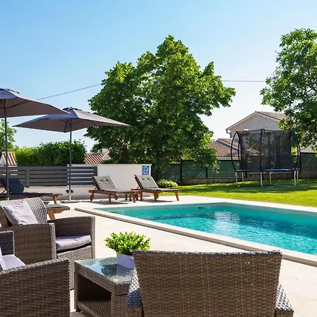 بيت للعطل Anavi Mit Privatem Pool Und Grossem Garten *