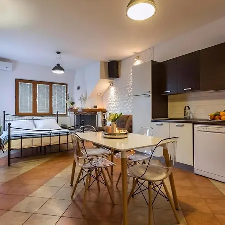 Anavi Mit Privatem Pool Und Grossem Garten Hébergement de vacances