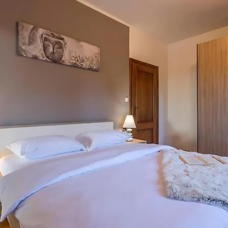 Anavi Mit Privatem Pool Und Grossem Garten Barban