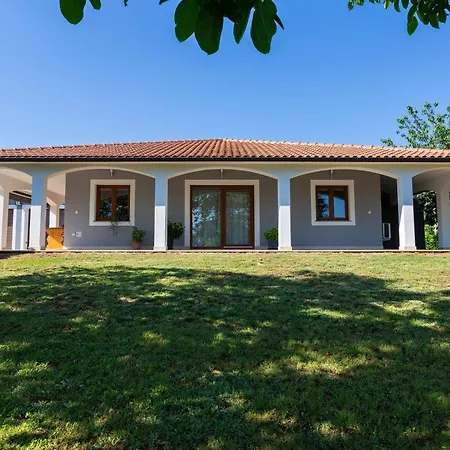Anavi Mit Privatem Pool Und Grossem Garten Barban