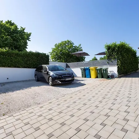 Anavi Mit Privatem Pool Und Grossem Garten
