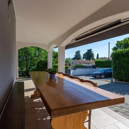 بيت للعطل Anavi Mit Privatem Pool Und Grossem Garten