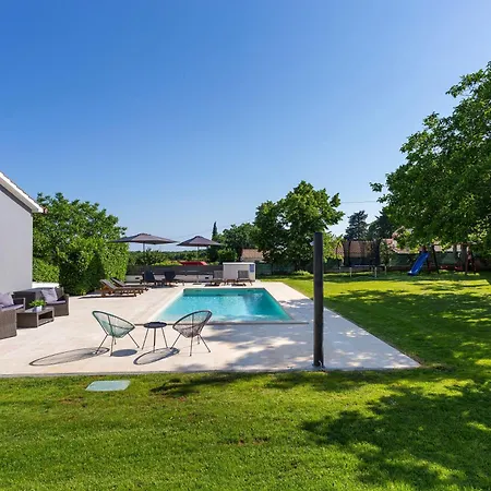 Anavi Mit Privatem Pool Und Grossem Garten بيت للعطل *