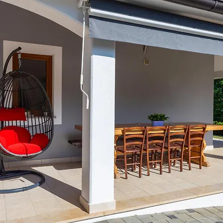بيت للعطل Anavi Mit Privatem Pool Und Grossem Garten *