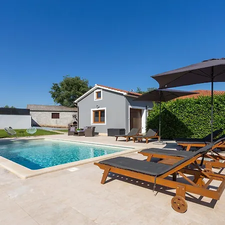 Anavi Mit Privatem Pool Und Grossem Garten *