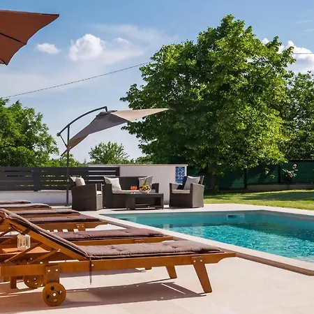 بيت للعطل Anavi Mit Privatem Pool Und Grossem Garten *