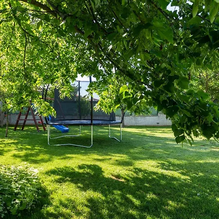 بيت للعطل Anavi Mit Privatem Pool Und Grossem Garten
